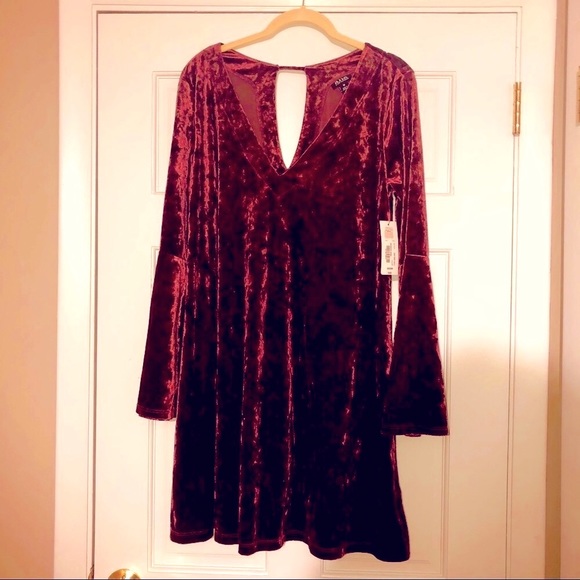 NWT a.n.a. V-neck Wine Medium Stretchy Velvet Dress - Picture 2 of 8